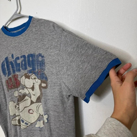 Red Jacket Gray Blue Chicago Cubs Baseball Graphic Burnout Short Sleeve Shirt M - Picture 6 of 9